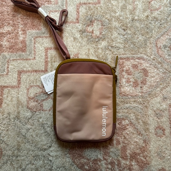 lululemon athletica Handbags - Lululemon crossbody